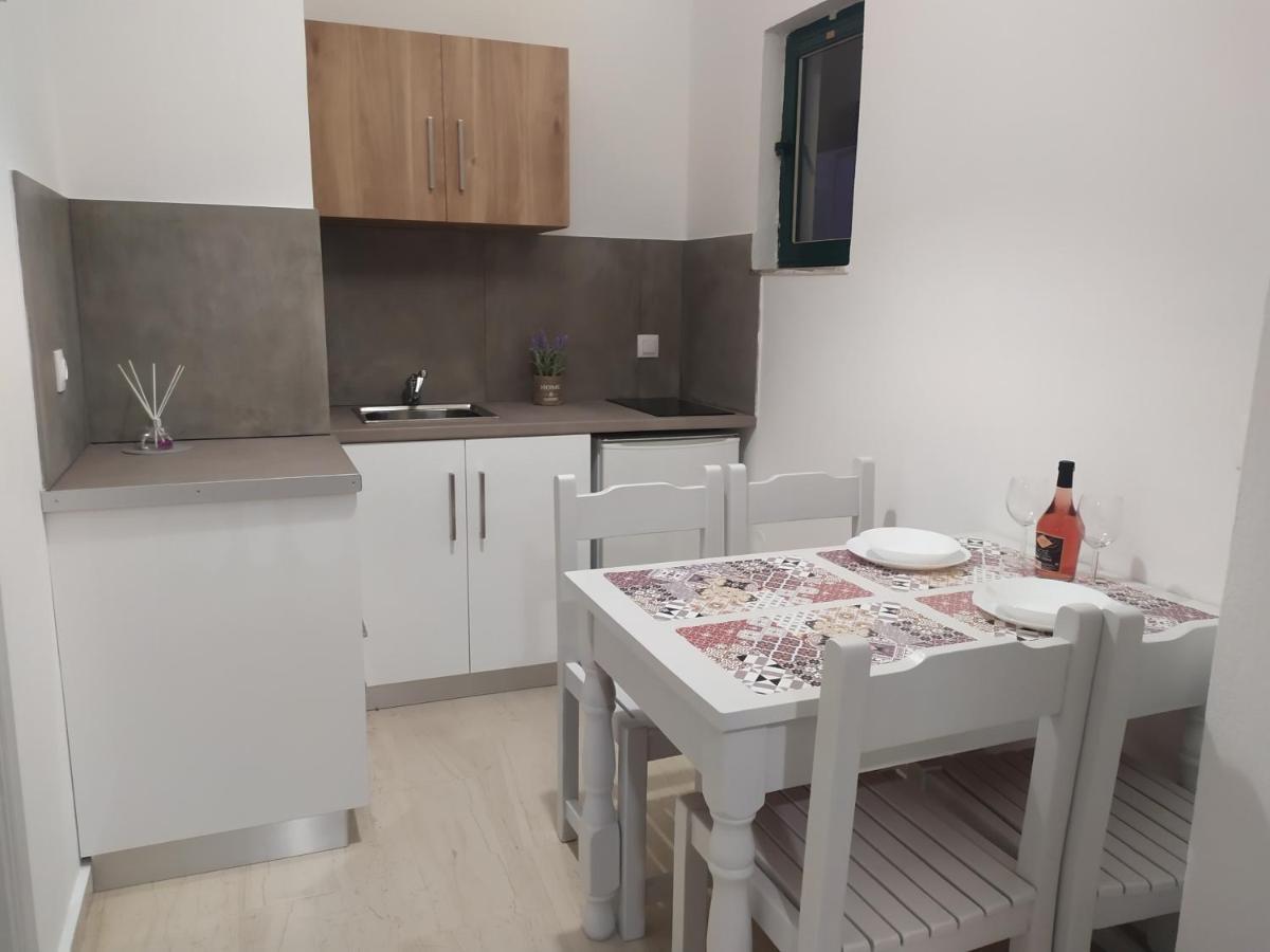 Valentinos Apartments Roda  Eksteriør billede
